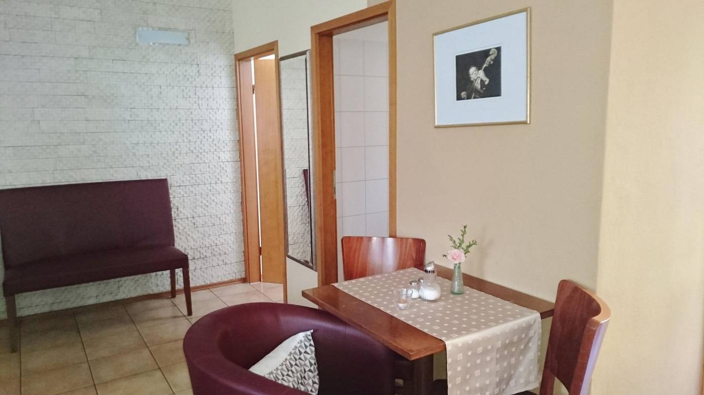 Gästehaus Langhammer-Germany-BUBENREUTH-Lobby-4