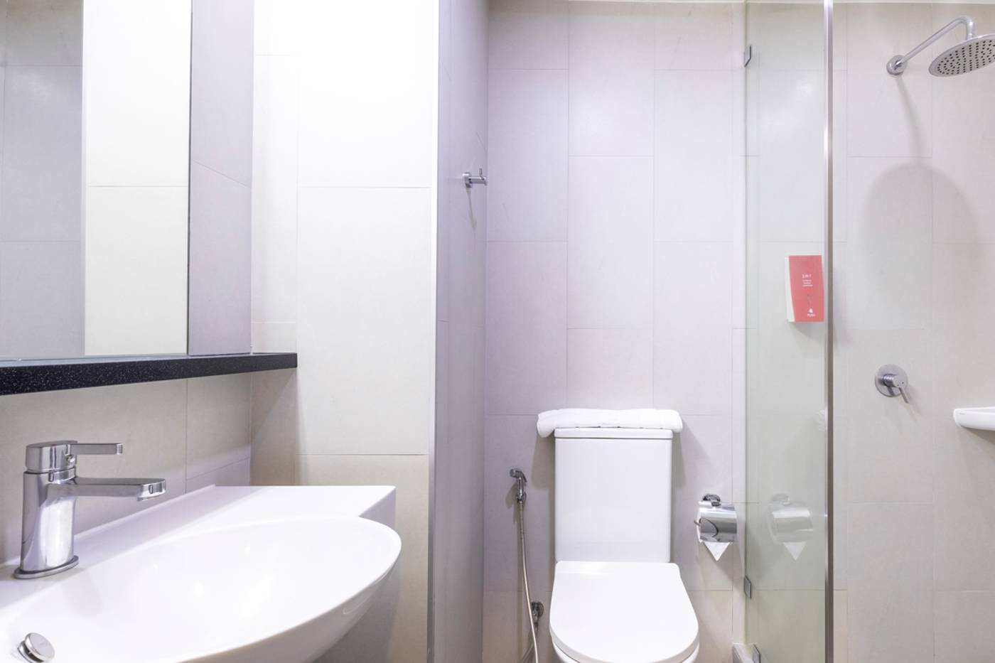 Red-Planet-Bangkok-Surawong-Room-22