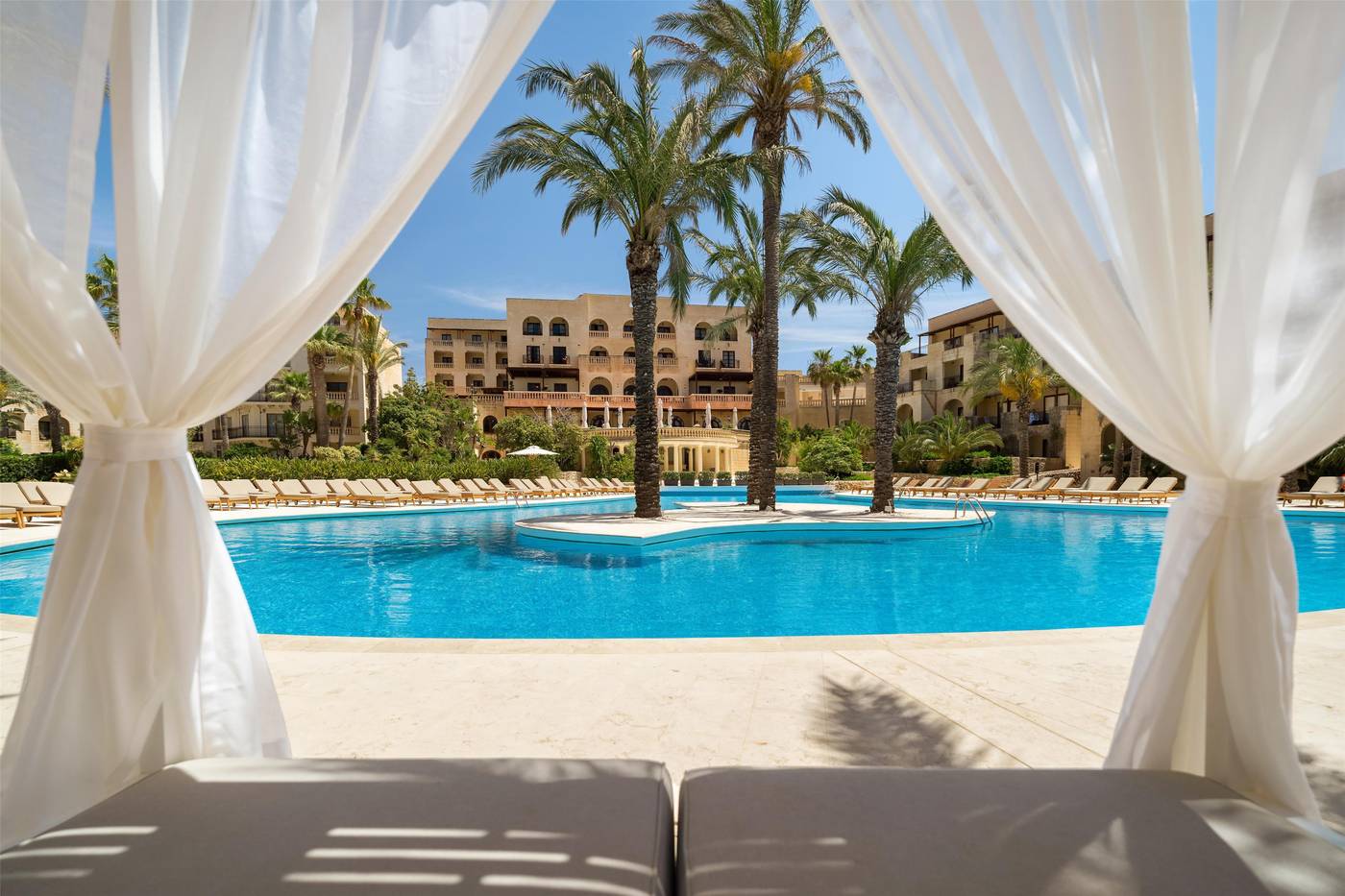 Kempinski-Hotel-San-Lawrenz-Pool-2