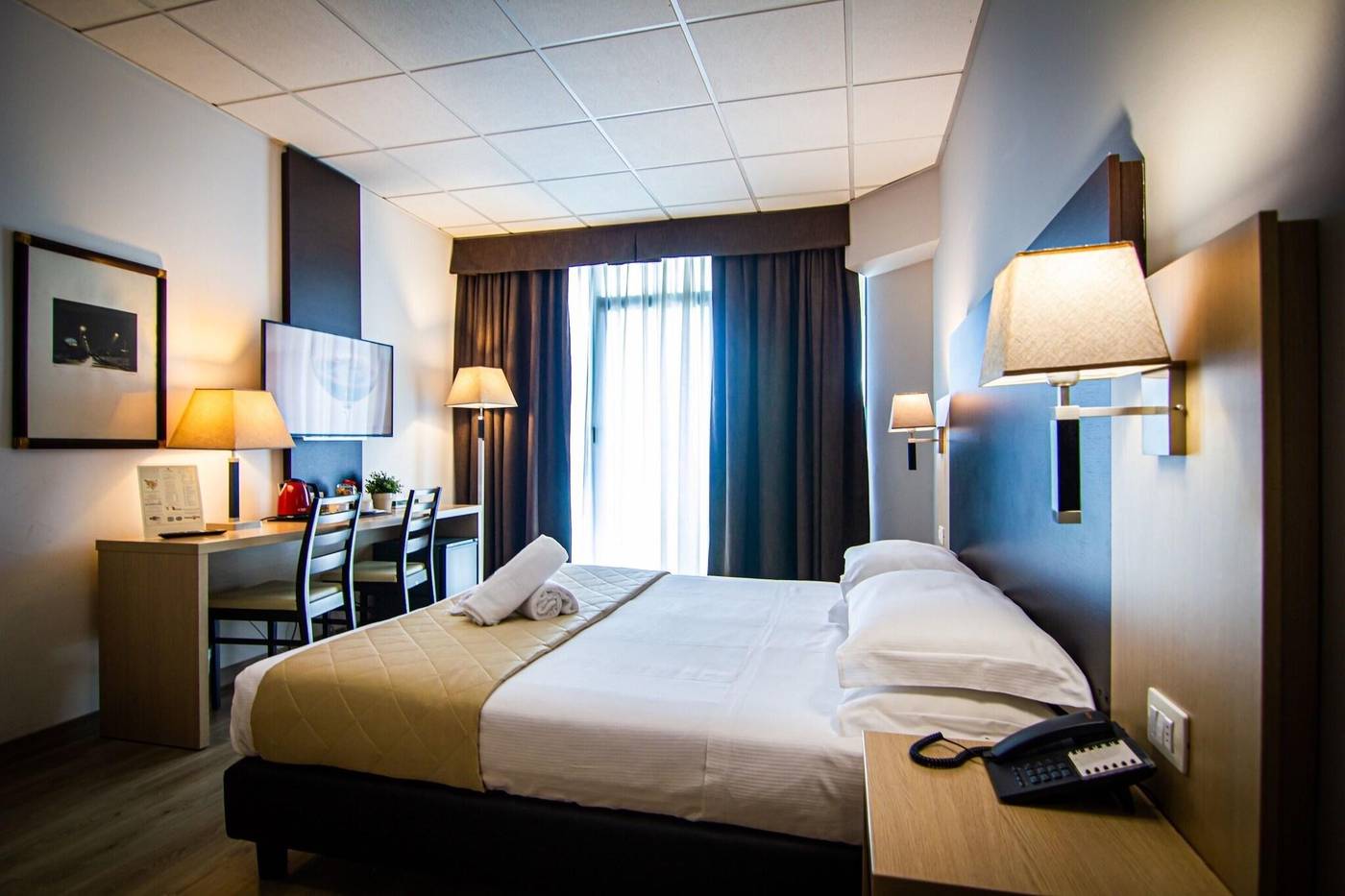 Hotel-Tuscany-Inn-Room-15