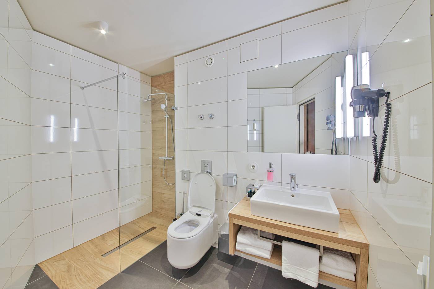 Aeronaut-Serviced-Apartments-powered-by-Pearl1-Room-39