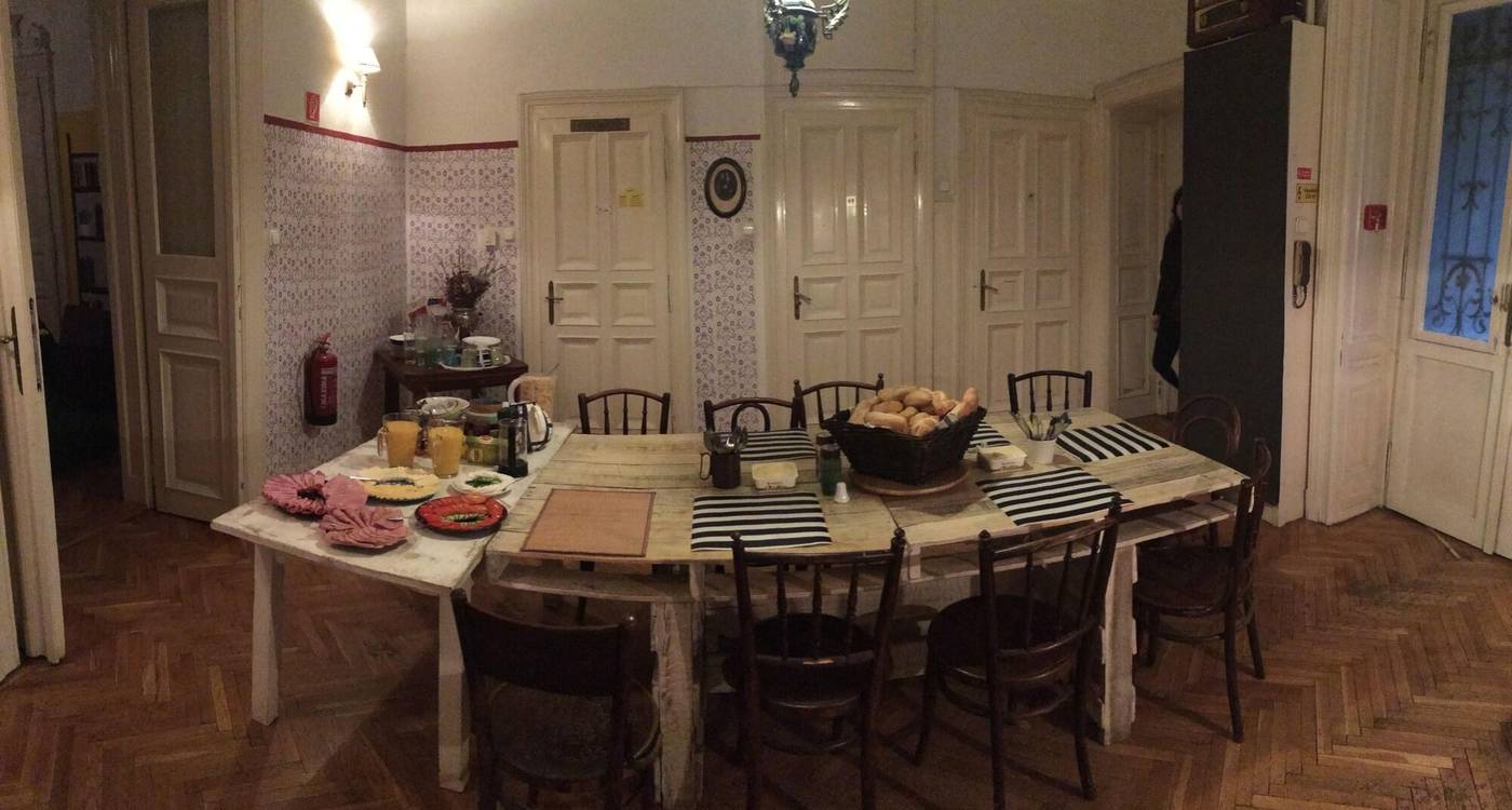 Baroque-Hostel-Budapest-Restaurant-15