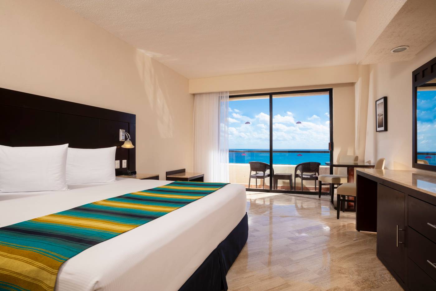 Crown-Paradise-Club-Cancun-Room-25