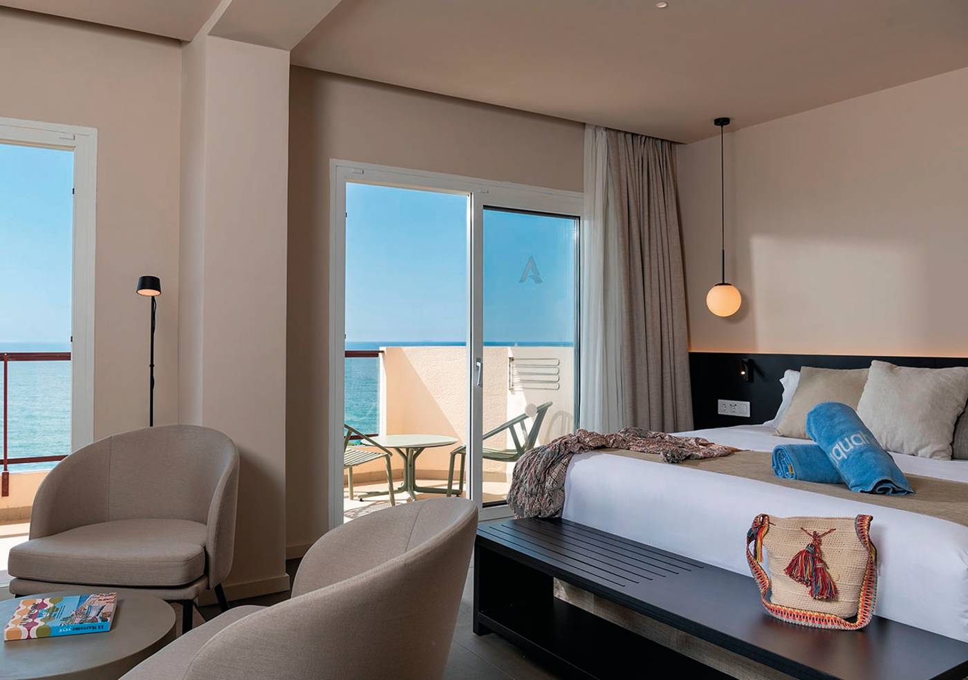 Aqua-Hotel-Promenade-Room-12