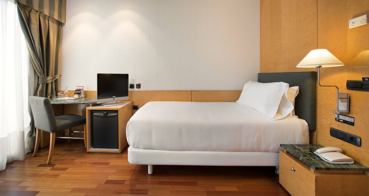 NH-Paseo-de-la-Habana-Room-33