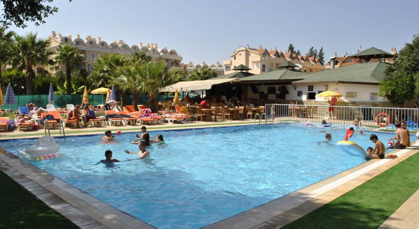 Club-Dena-Pool-5
