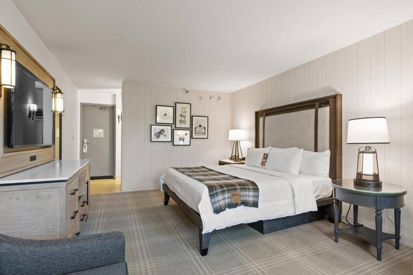 Knotts-Berry-Farm-Hotel-Room-13