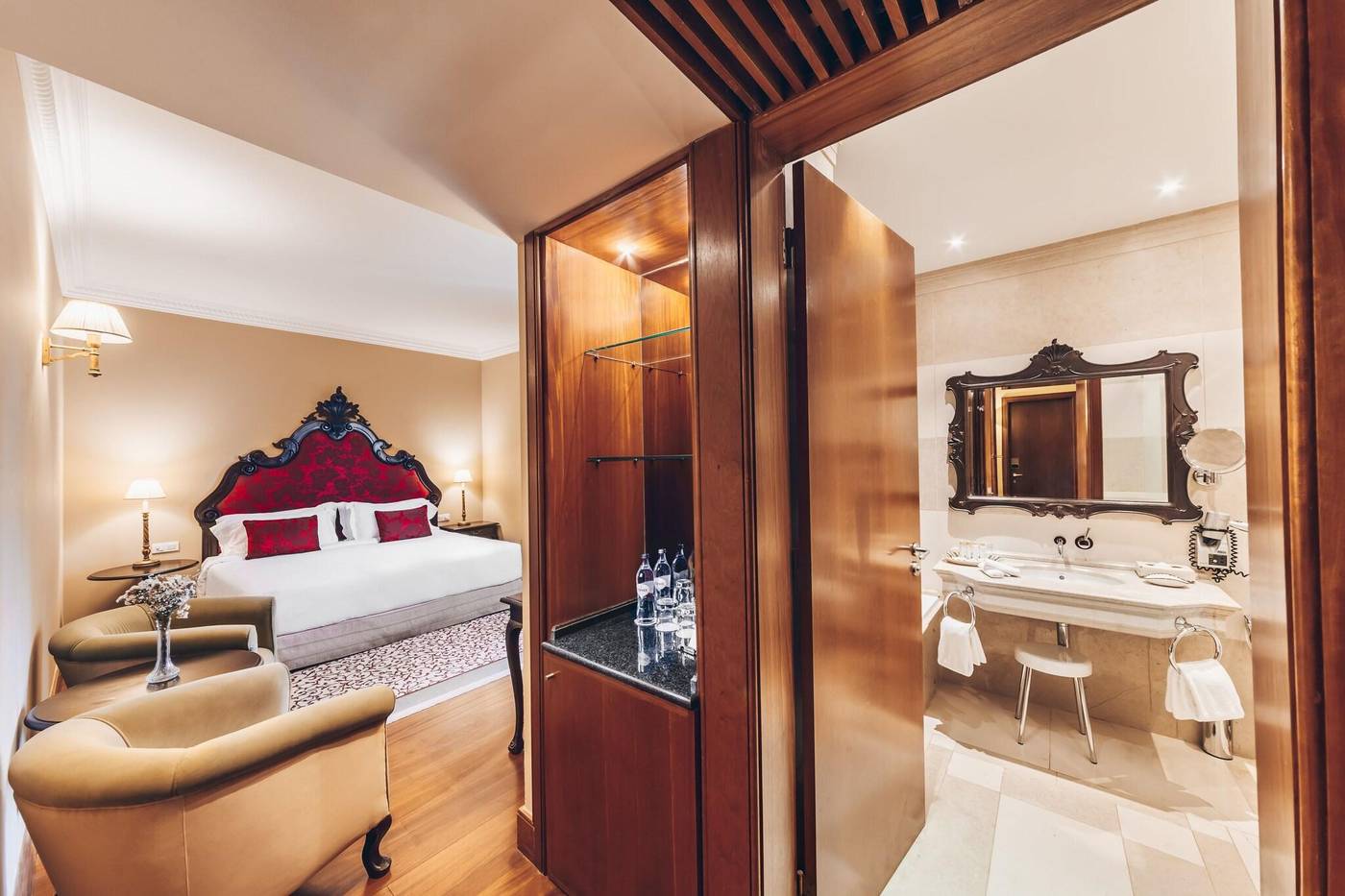 Convento-Do-Espinheiro--Historic-Hotel---Spa-Room-30