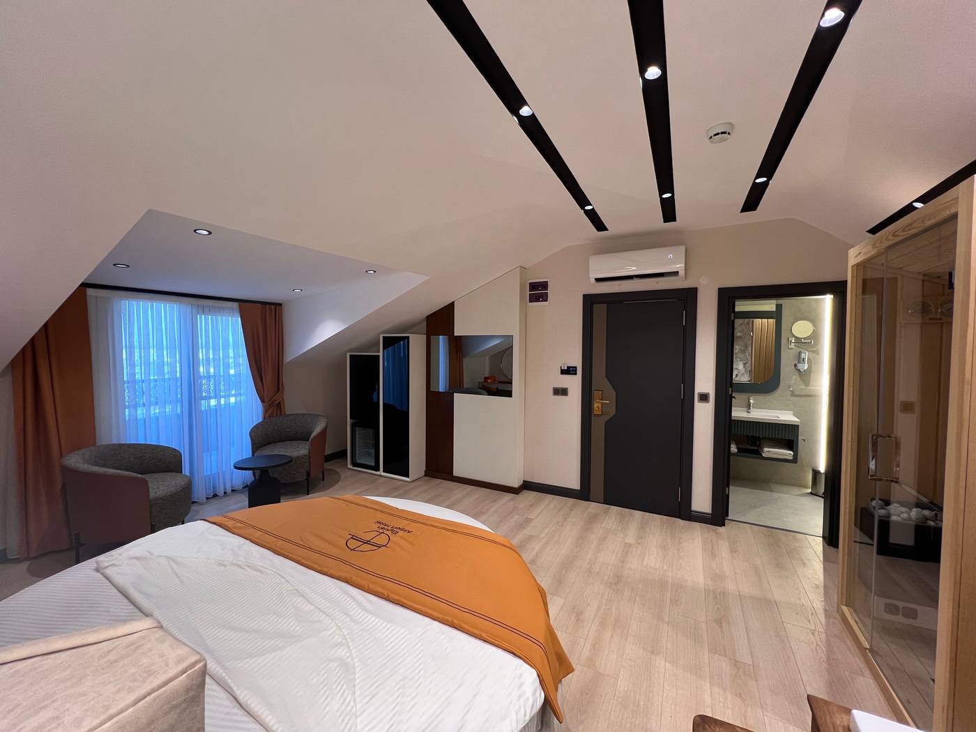 Elysian-Airport-Hotel-Room-43