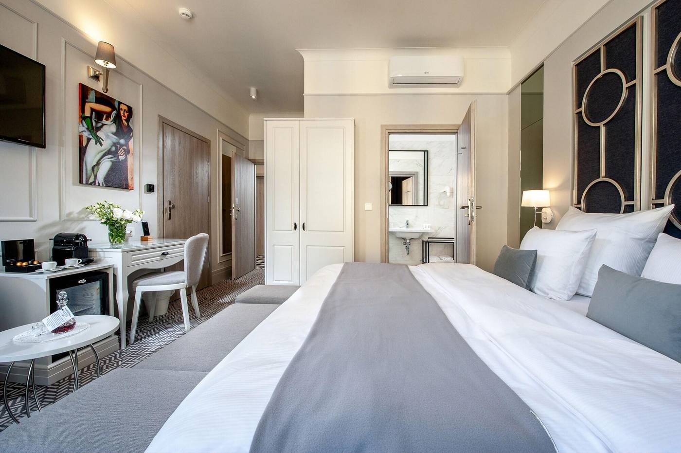 Amber-Design-Residence-Room-15