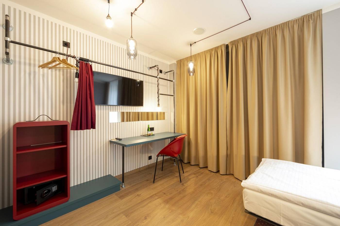 Miss-Sophie-s-Downtown-Room-47