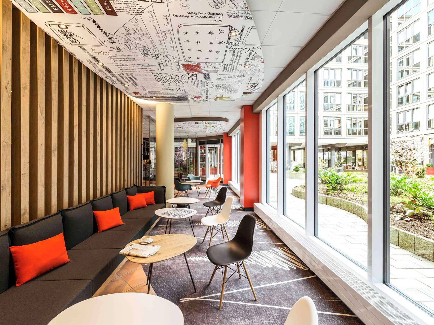 ibis-Muenchen-Parkstadt-Schwabing-Bar-13