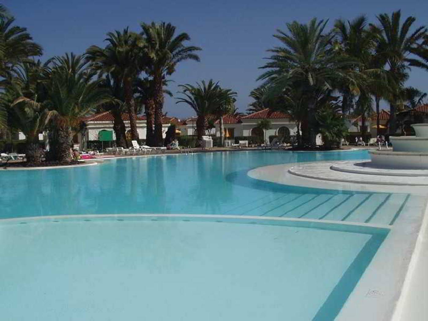 Suite-Hotel-Jardin-Dorado-Pool-7