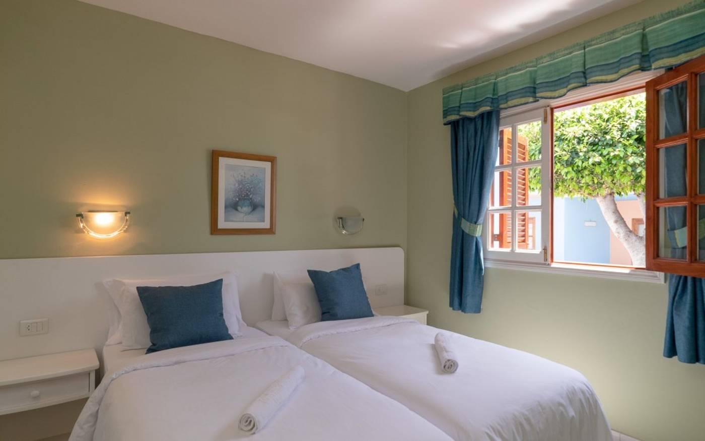 Club-Vista-Serena-Room-40