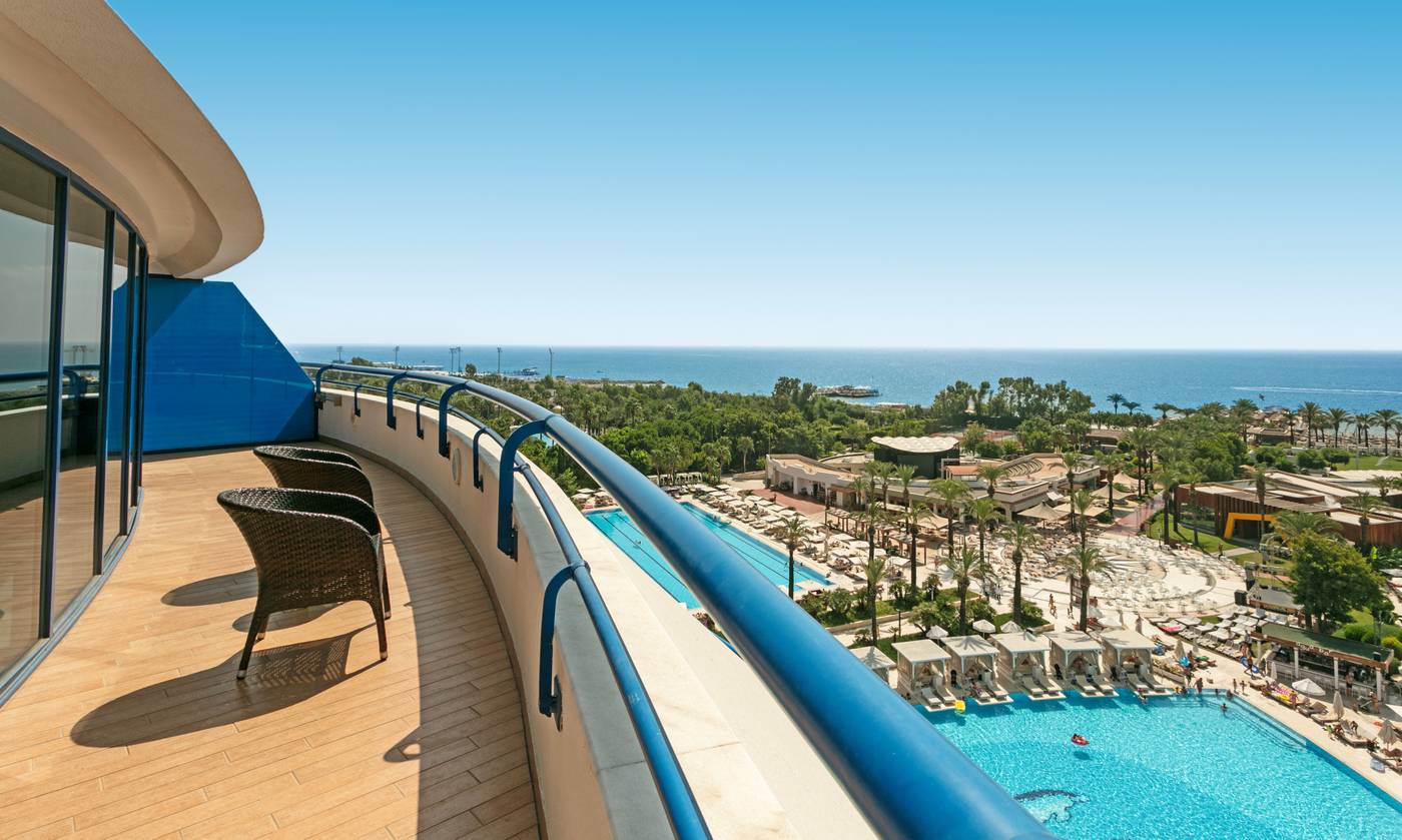 Titanic-Deluxe-Lara-Room-84