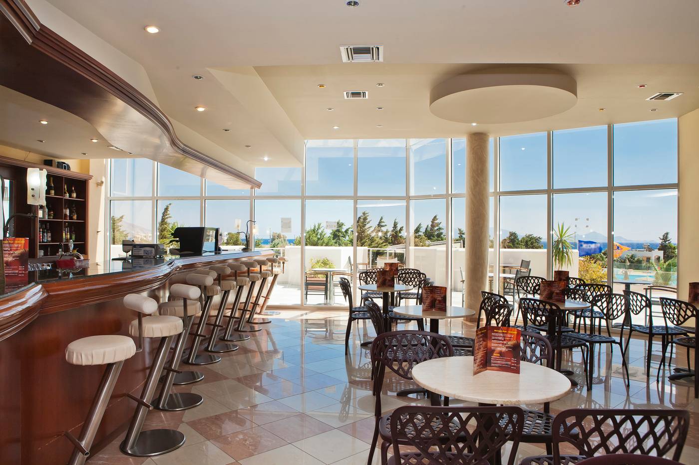 Sovereign-Beach-Hotel-Bar-52