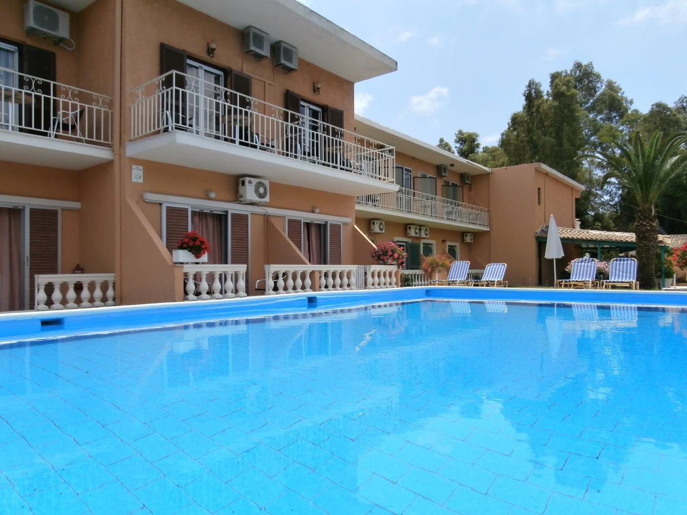River-Studios-and-Apartments-General-view-3