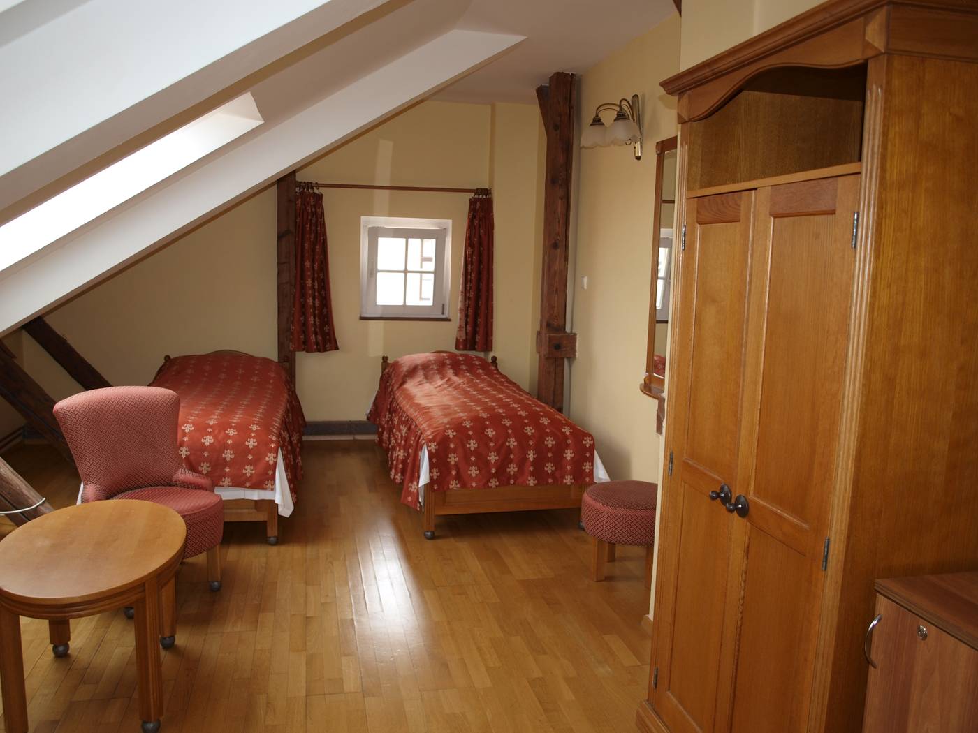 King-George-Hotel-Room-7