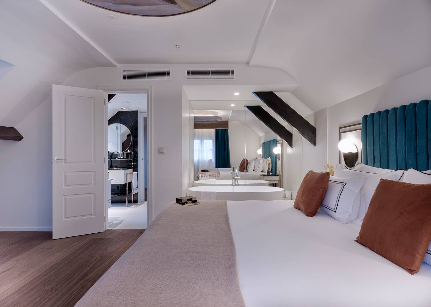 Melia-Paris-Notre-Dame-Room-43