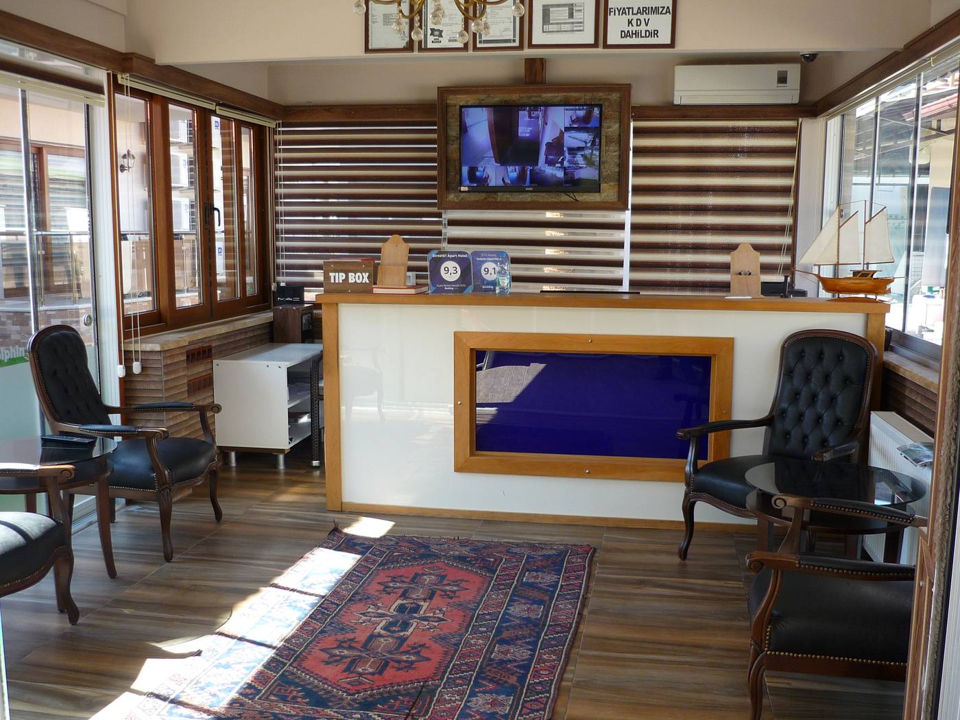 Dolphin-Apart-Lobby-43