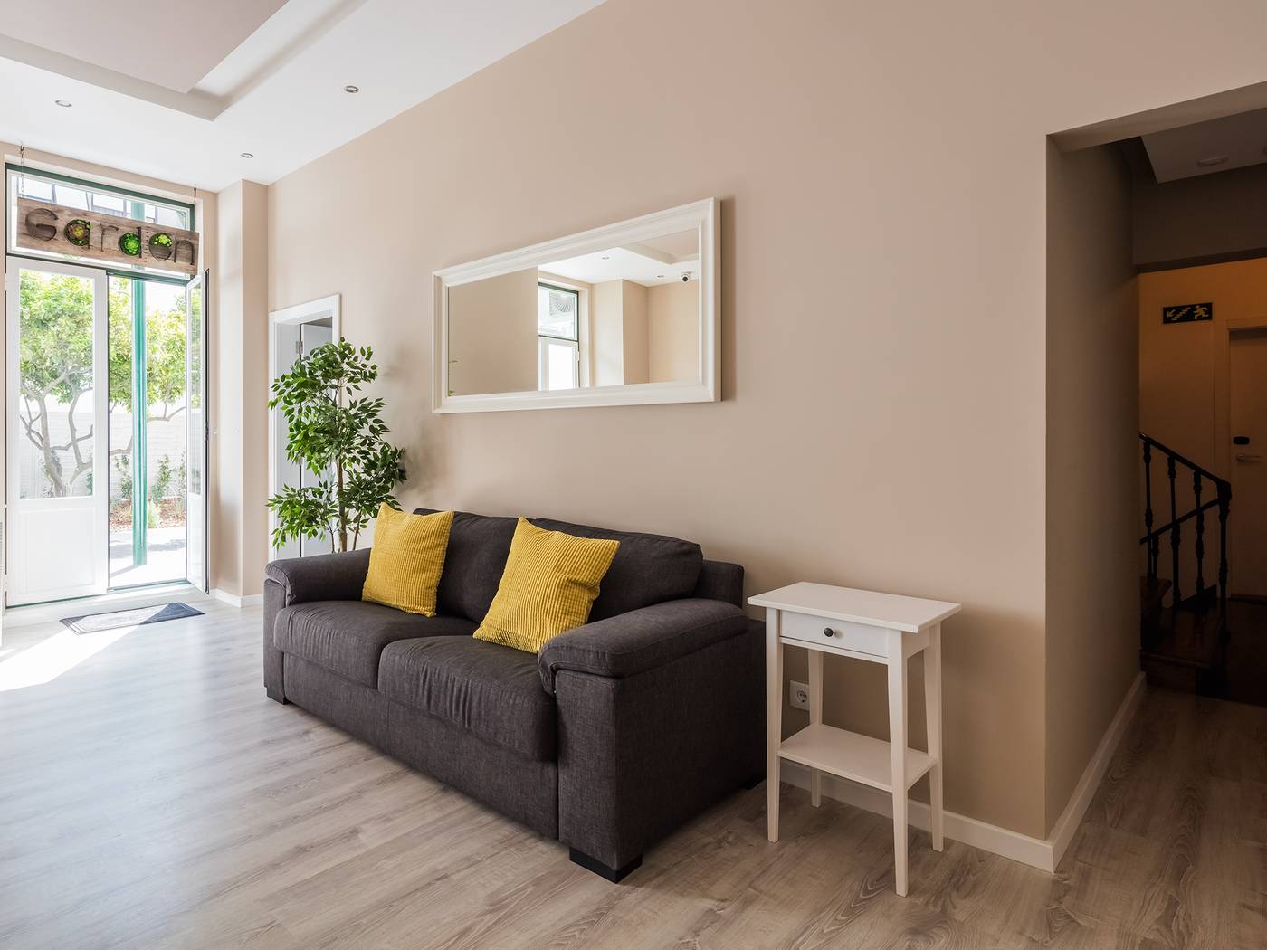 Vila-Garden-Guesthouse-Lobby-13