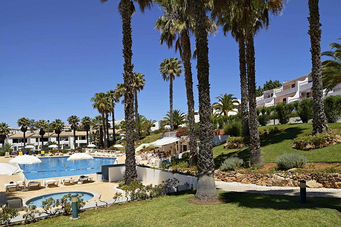 Cheerfulway-Vila-Alba-Apartamentos-General-view-1