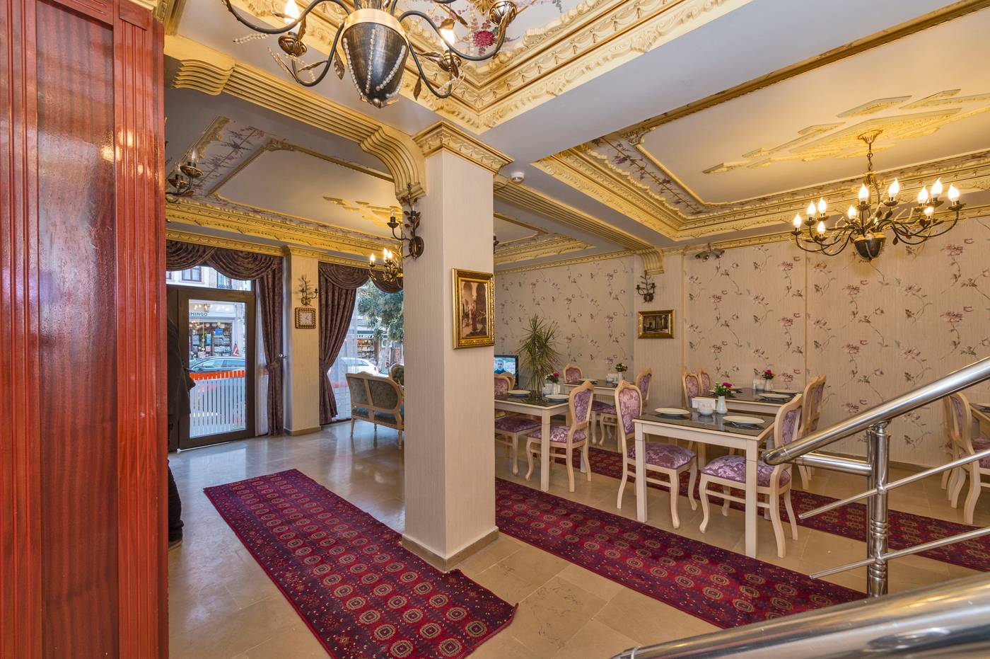 Istanbul-Holiday-Hotel-Lobby-32