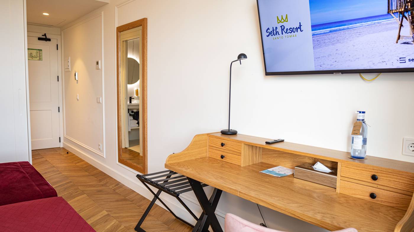 Seth-Port-Mahon-Room-46