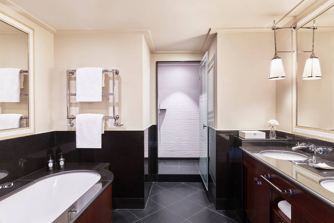 Hotel-Barriere-Le-Fouquets-Paris-Room-49