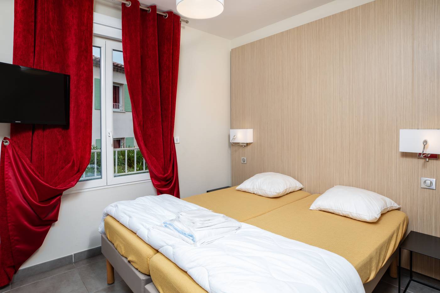 SOWELL-RESIDENCES-Les-Perles-de-Saint-Tropez-Room-22