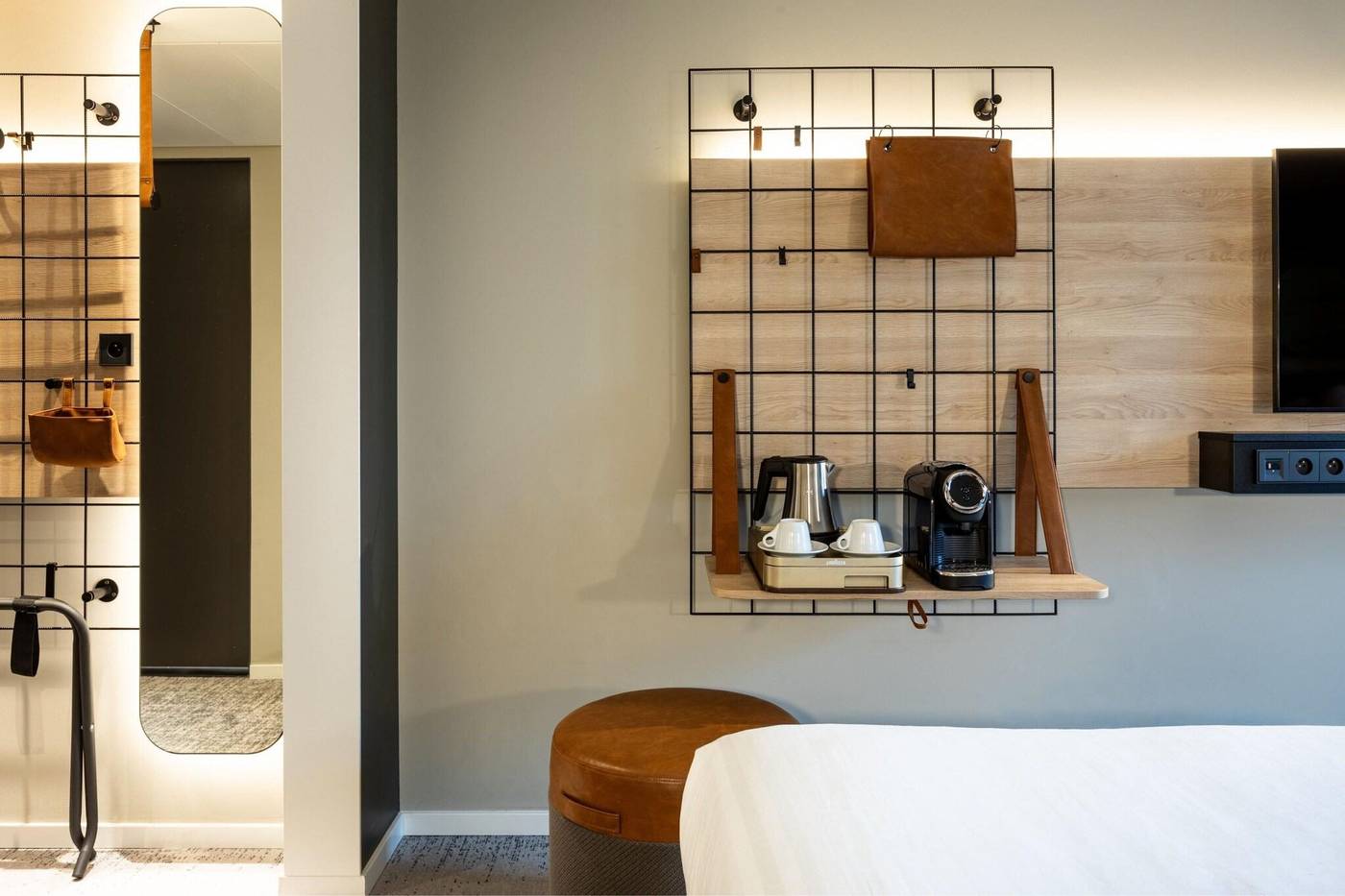 Moxy-Paris-Val-D-Europe-Room-1