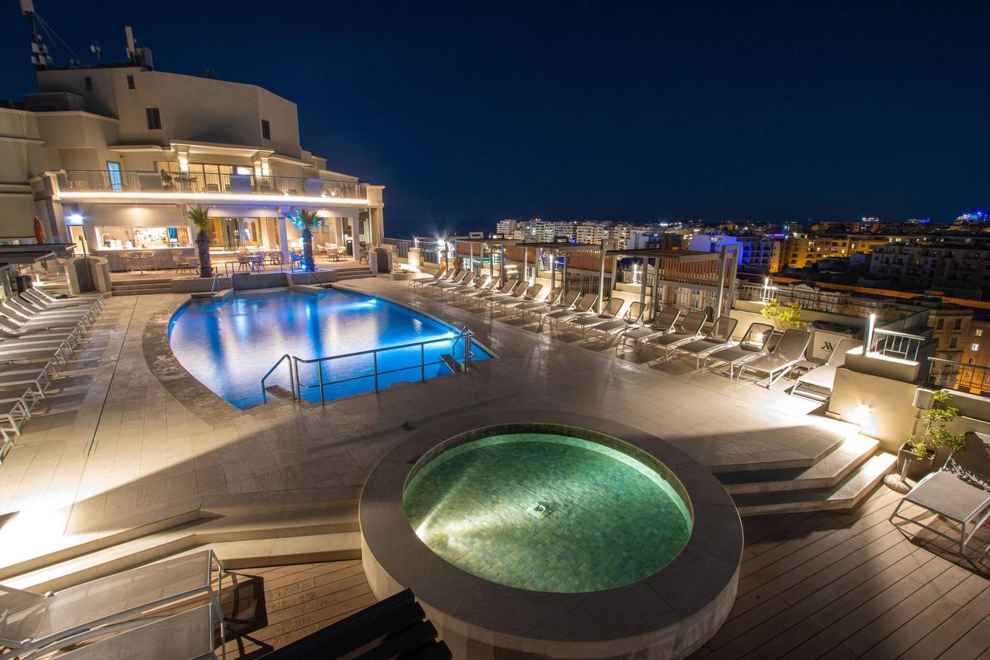 Le-Meridien-St--Julians-Hotel---Spa-Pool-9