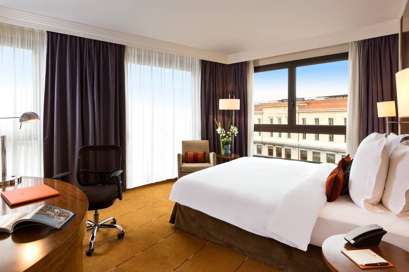 Warwick-Geneva-Room-12