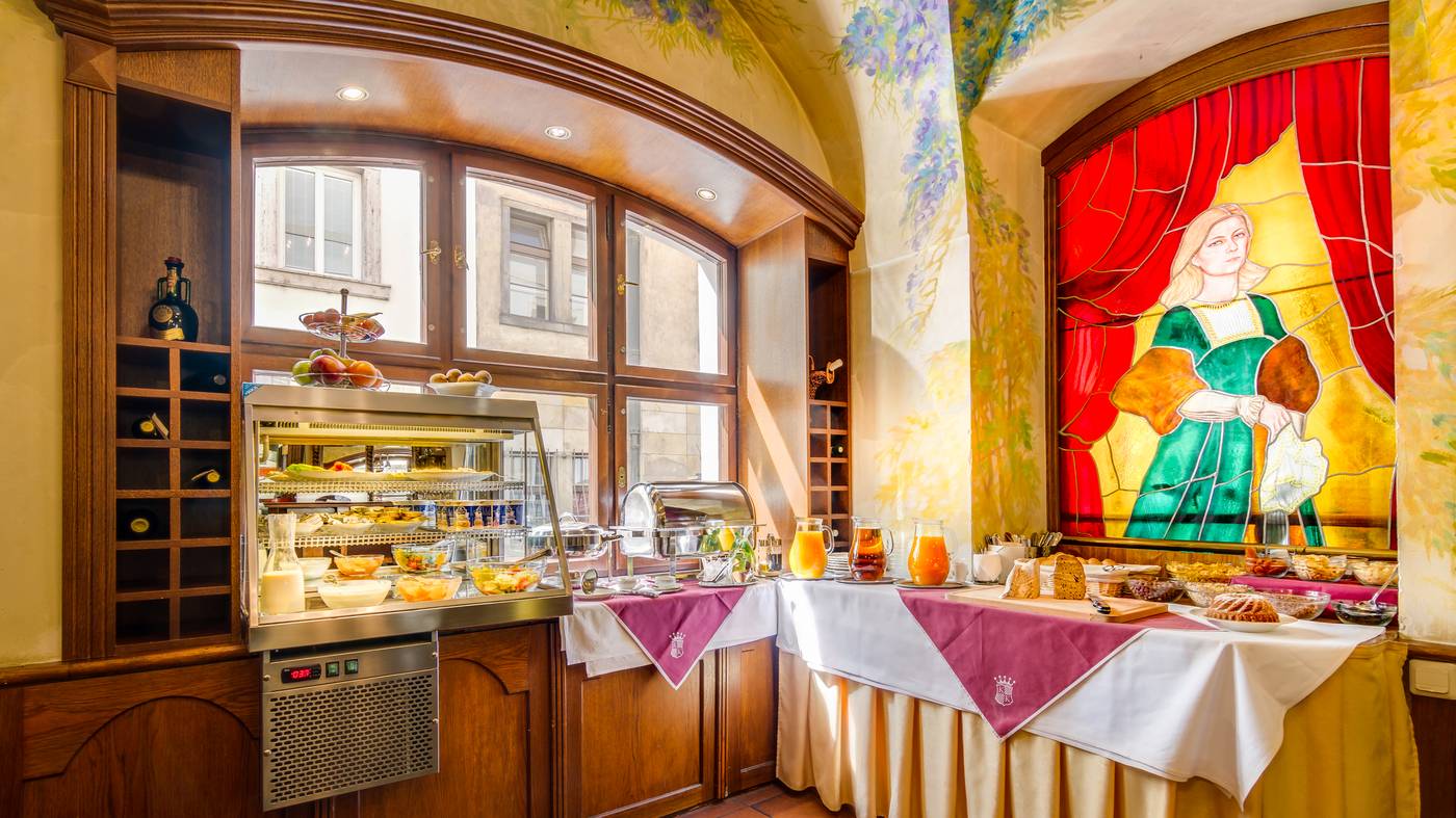 The-King-Charles-Restaurant-21