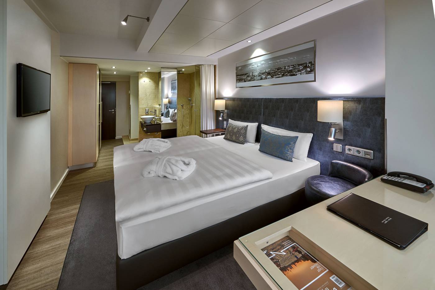 Park-Inn-by-Radisson-Berlin-Alexanderplatz-Room-29