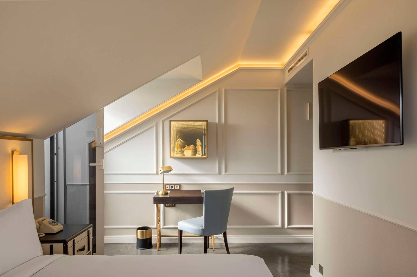 The-Emerald-House-Lisbon--Curio-Collection-by-Hilt-Room-50