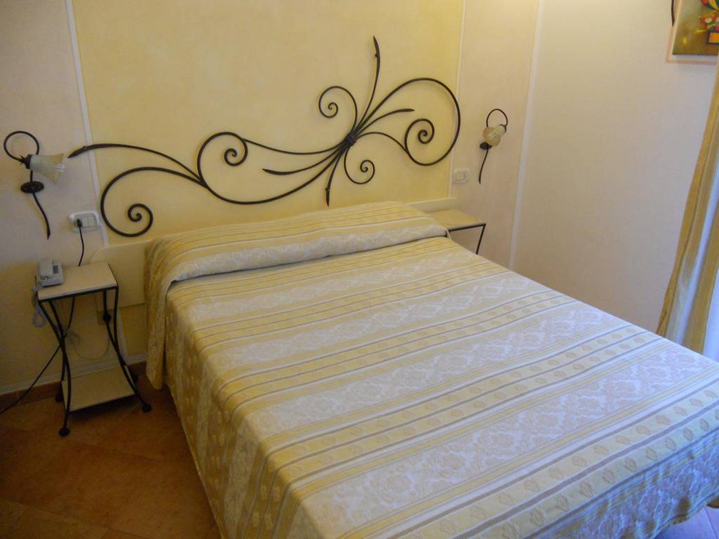 Lola-Piccolo-Hotel-Room-20