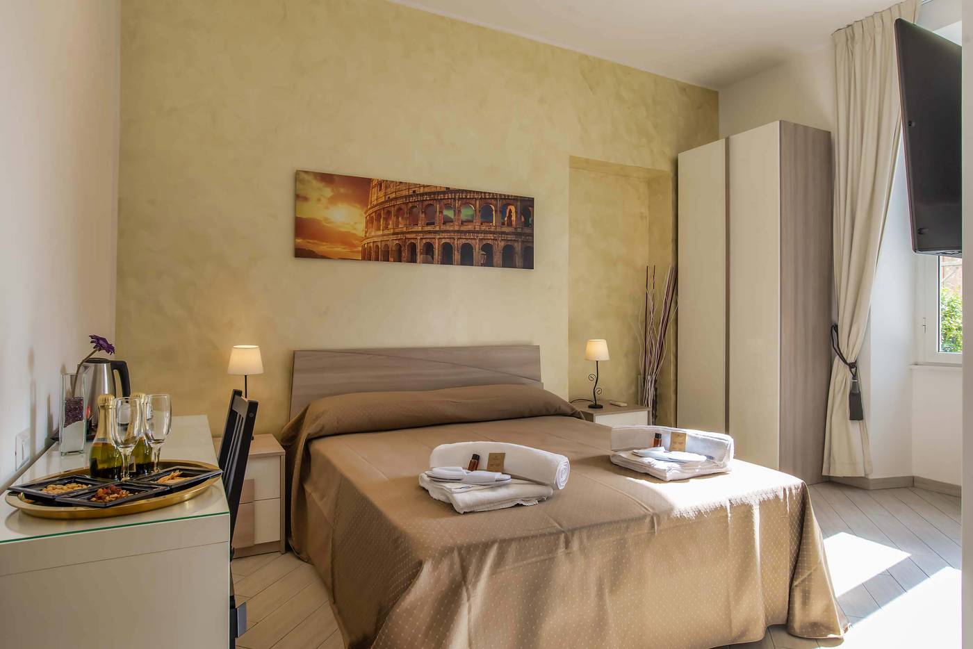 Rome-Central-Rooms-Room-7