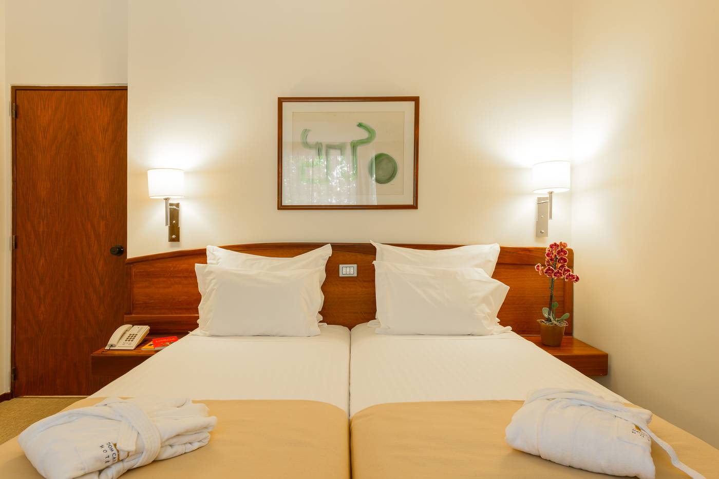 Dom-Carlos-Park-Room-23