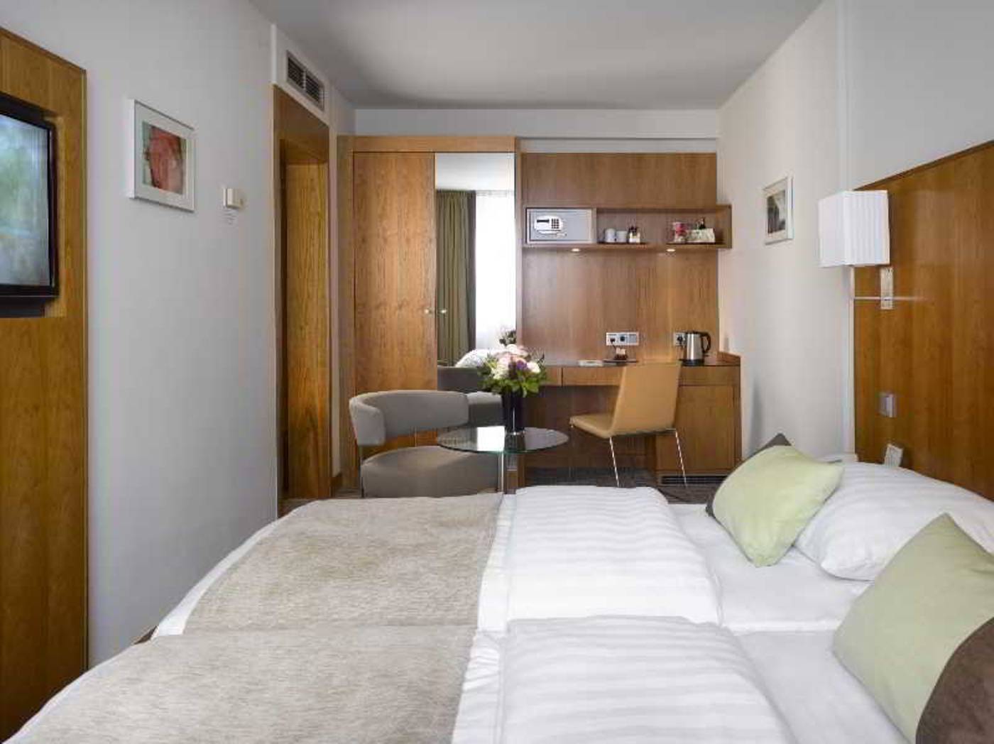 K-K-Hotel-am-Harras-Room-29