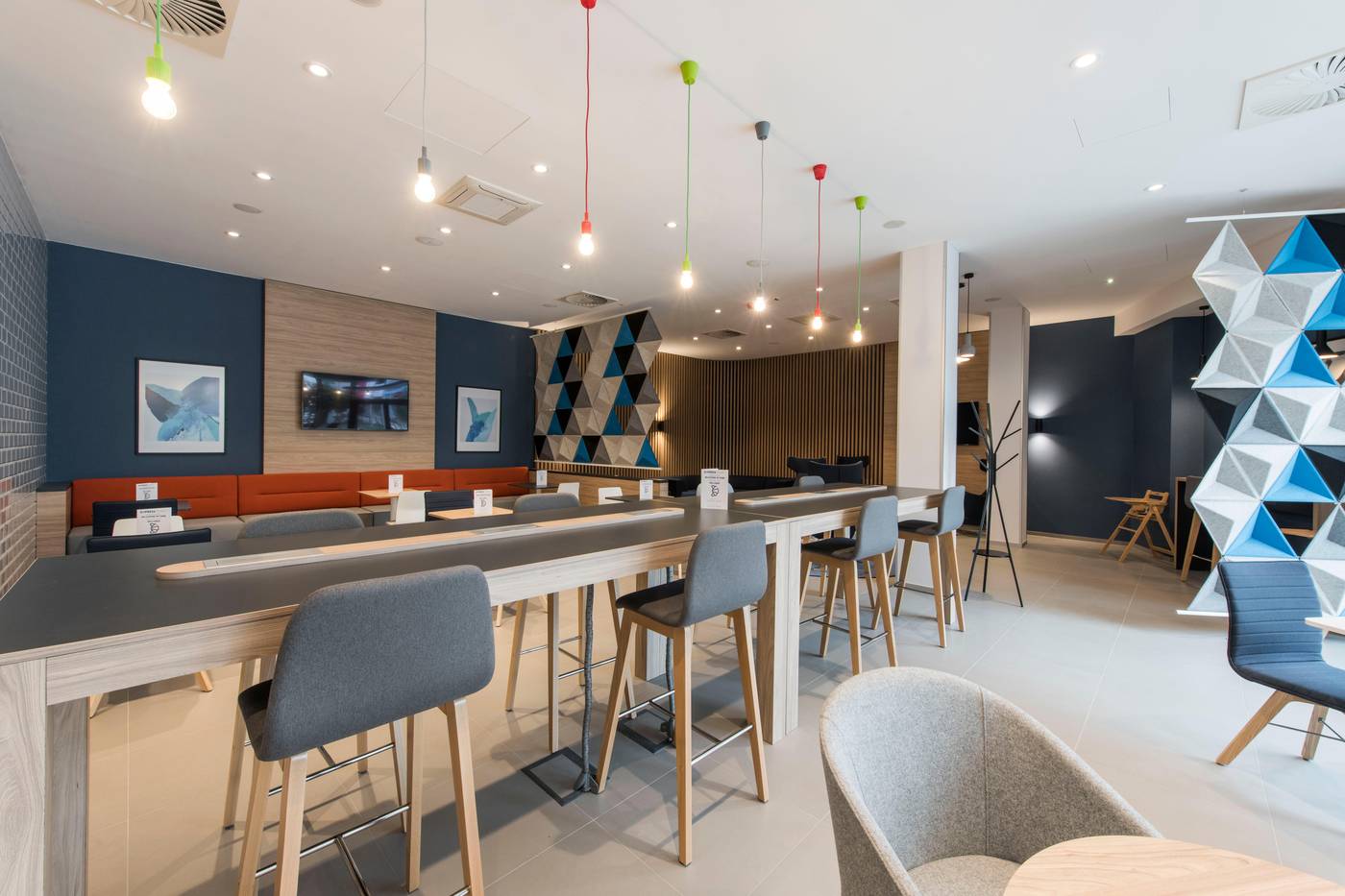 Holiday-Inn-Express-Warsaw---Mokotow-Restaurant-14