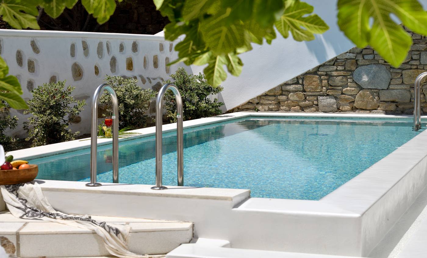 Saint-John-Hotel-Villas---Spa-Room-4