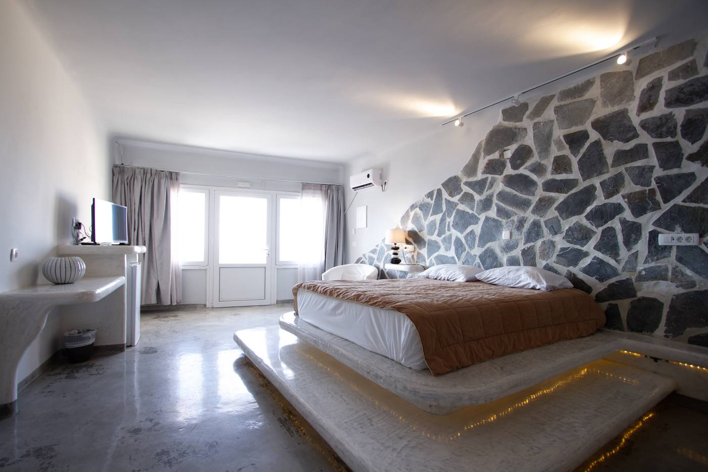 Suites-of-the-Gods-Cave-Spa-Room-19