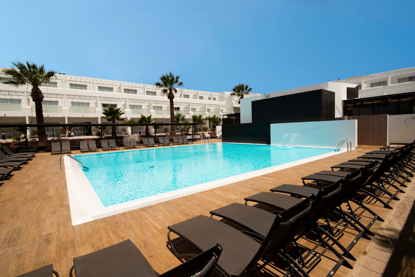 Aequora-Lazarote-Suites-Pool-4