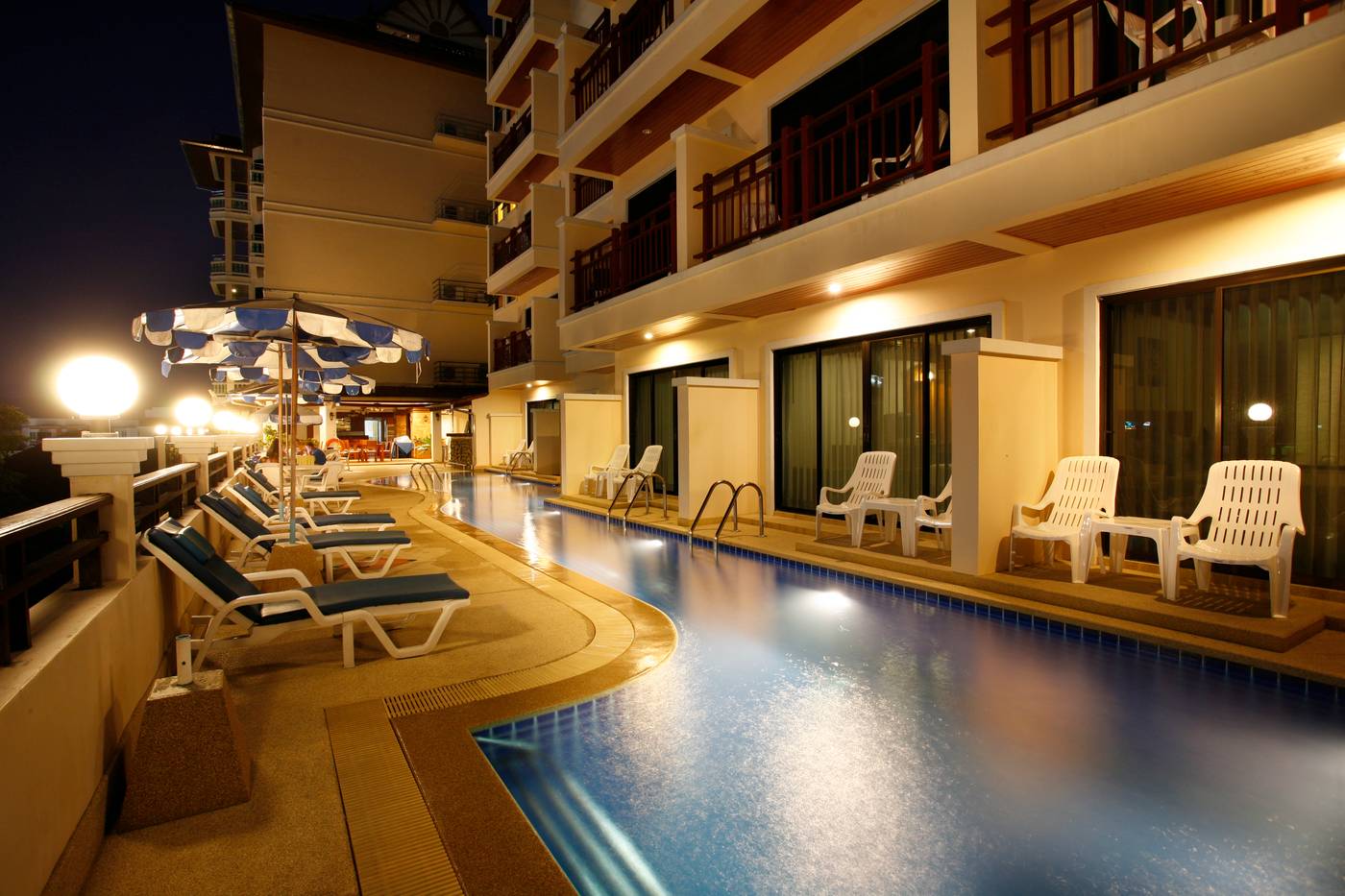 Jiraporn-Hill-Resort-Patong-Room-3