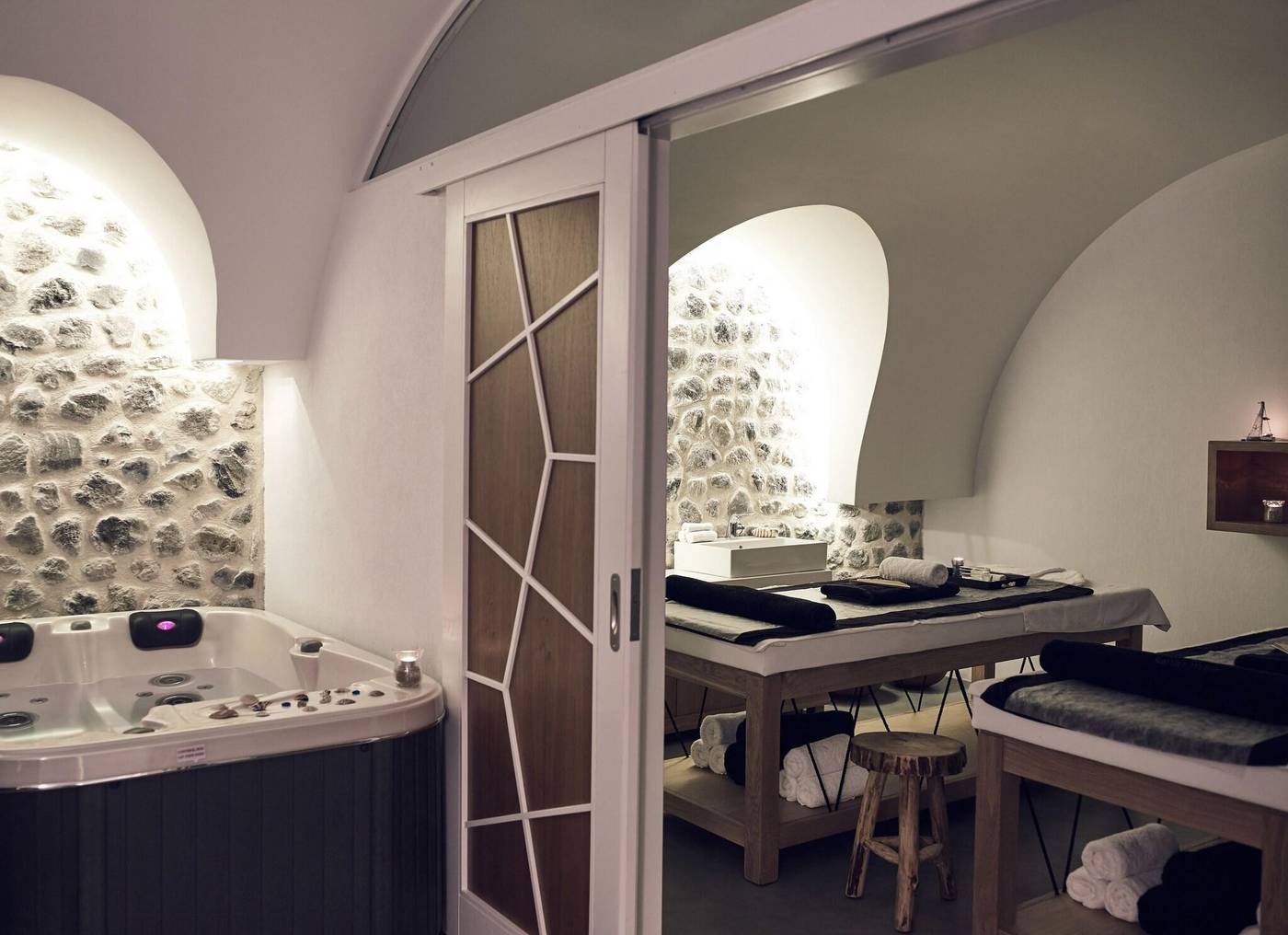 Santo-Maris-Oia--Luxury-Suites---Spa-Sports-and-Entertainment-79