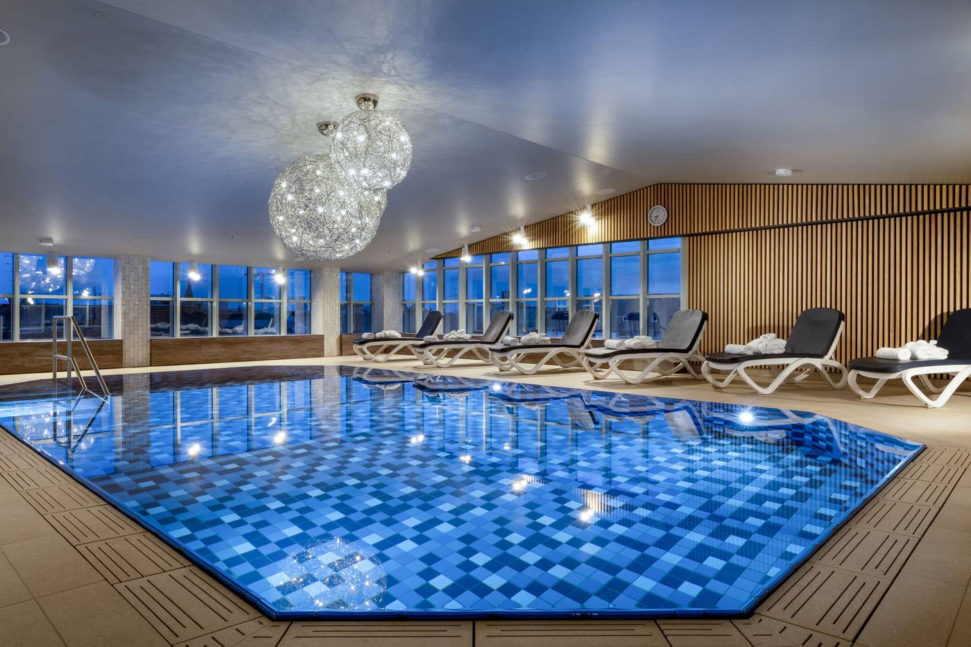 Maritim-Hotel-Munchen-Pool-40