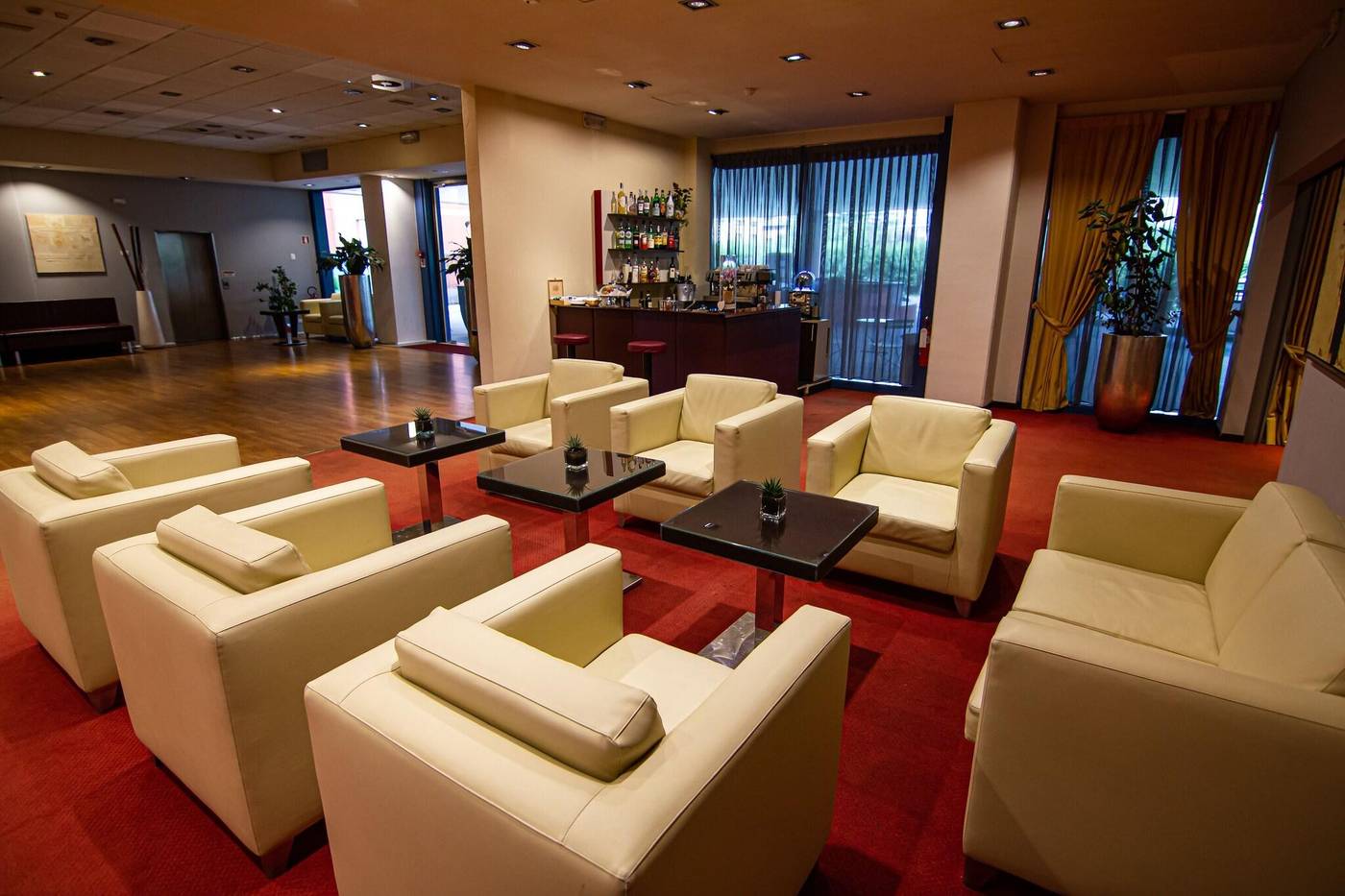 Hotel-Tuscany-Inn-Lobby-10