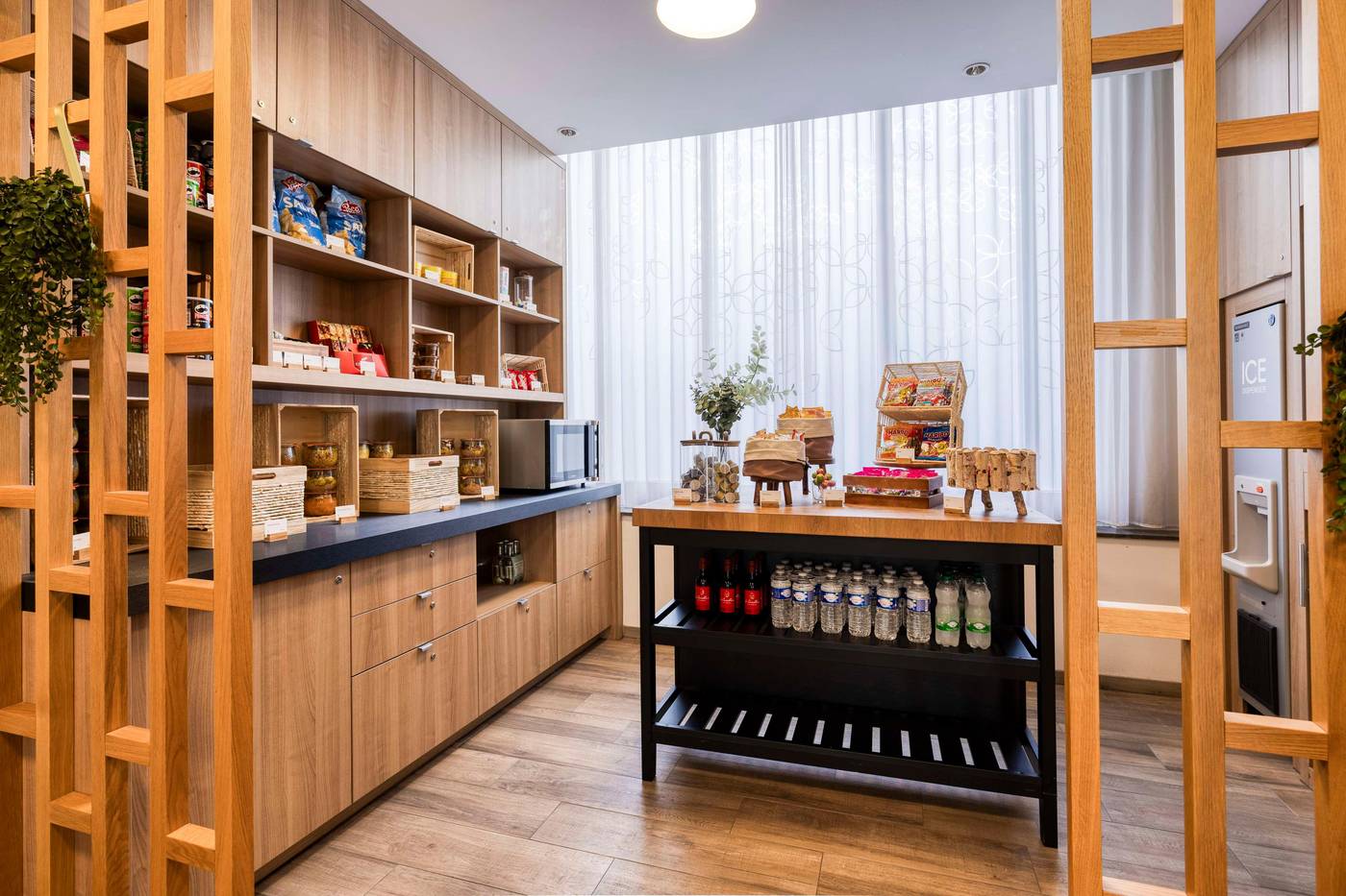 Hilton-Garden-Inn-Brussels-City-Centre-Restaurant-18