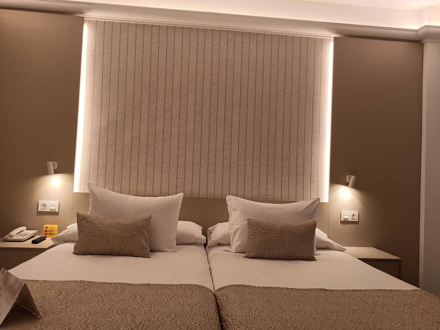 Hotel-Plaza-del-Castillo-Room-31